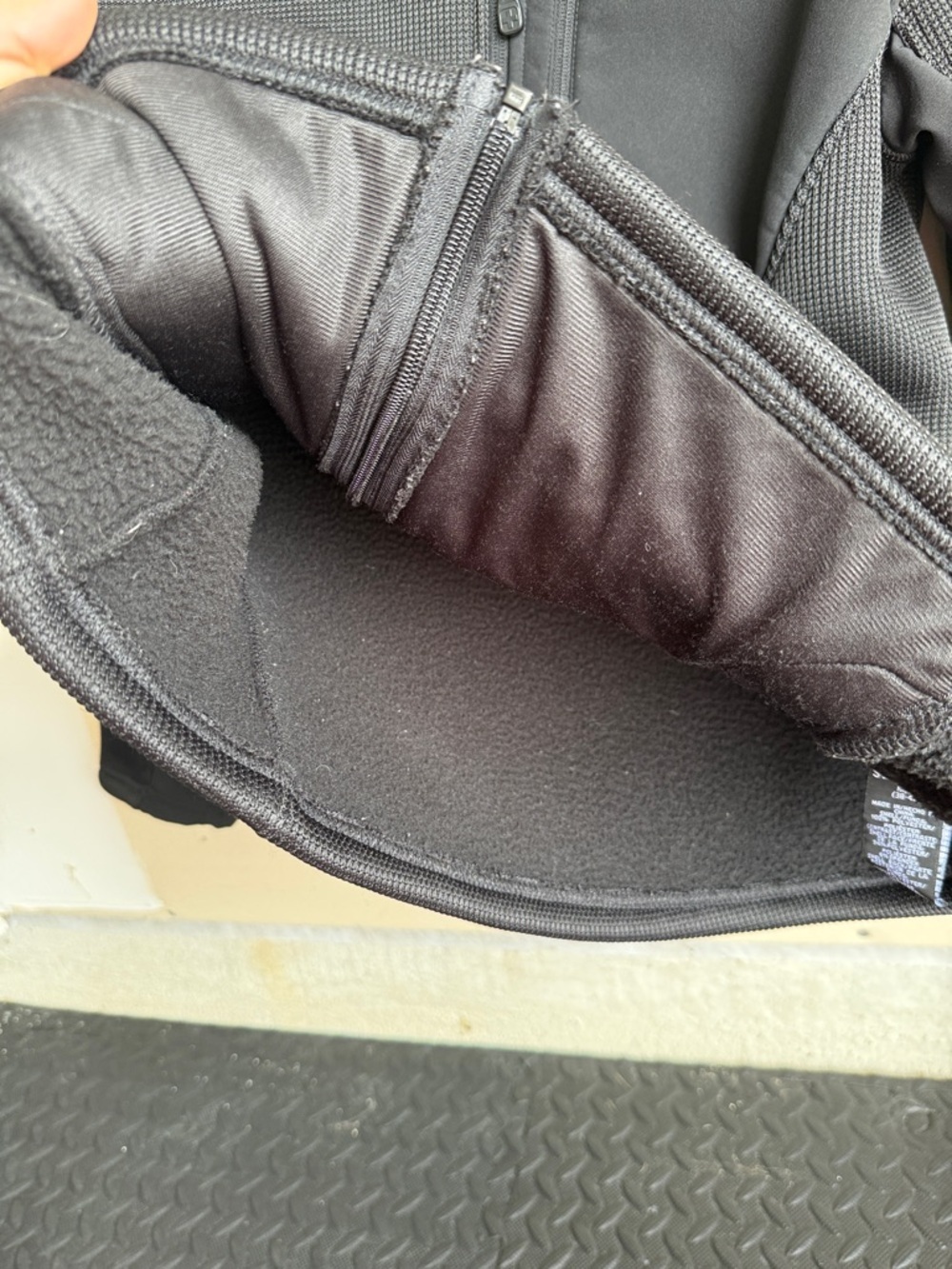 Swiss Tech Black Full-Zip Softshell Jacket - Picture 3 of 5